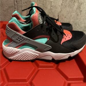 Nike Black and Green Sneakers Modern Design